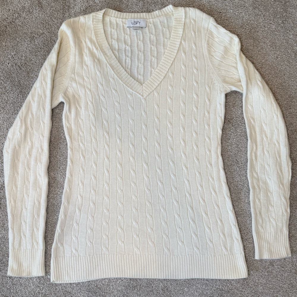Ann Taylor LOFT Women’s Medium Cable Knit Sweater Cream V-Neck Soft Cozy M